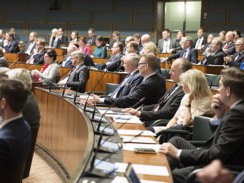 Lisää tietoa kansanedustajista.