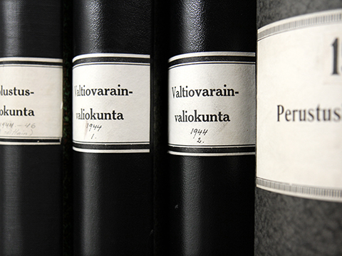 Lisää tietoa arkiston akuperäisaineistoista.