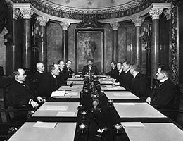 Lisää tietoa Svinhufvudin itsenäisyyssenaattista.