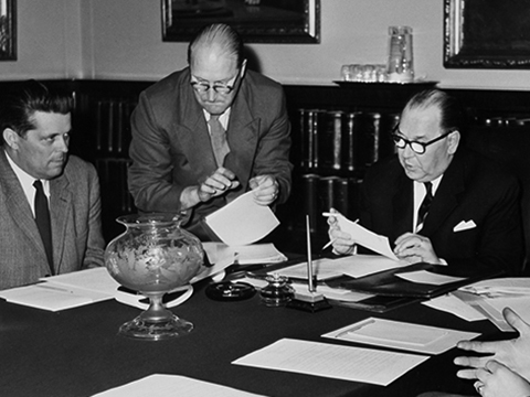 Lisää tietoa puhemiehen valinnasta ennen ja nyt.